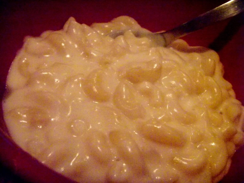 This terrible photograph doesn't do this delicious mac 'n' cheese justice. It was was heaven; my camera, alas, is not.